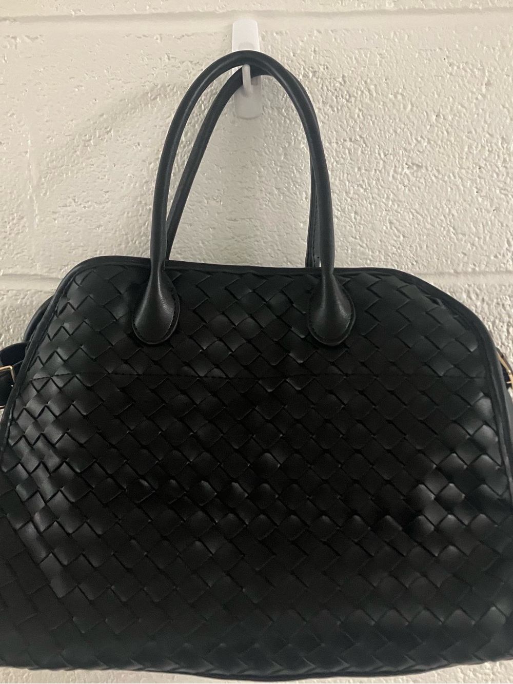 Black Woven Leather Tote - Elegant Everyday Carry - Picture 4 of 9